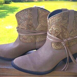 Dingo Valerie tan ankle cowboy boots size 8.5 new NWOT